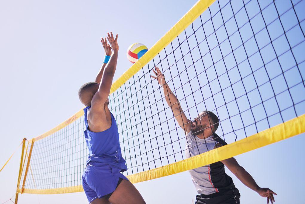 Avoiding-and-managing-jumpers-knee-tips-for-volleyball-and-basketball-players